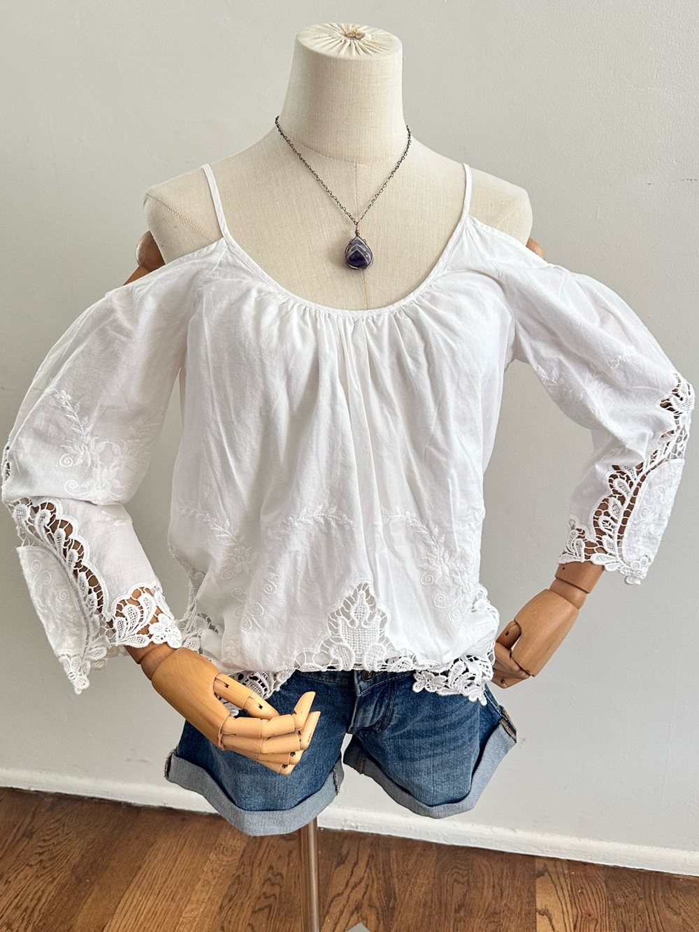 Cynthia Rowley White Embroidered Cold Shoulder Boho Blouse Romantic Top M